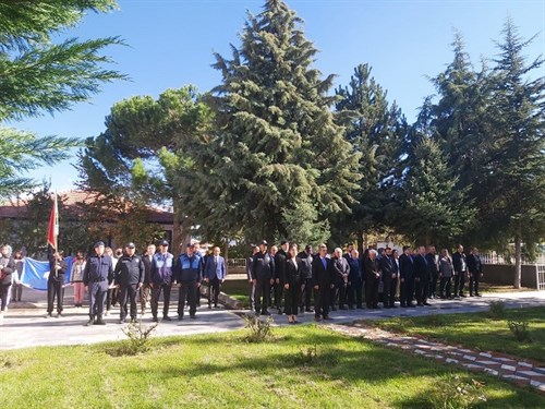 İLÇEMİZDE 29 EKİM CUMHURİYET BAYRAMI ÇELENK SUNMA TÖRENİ YAPILDI.