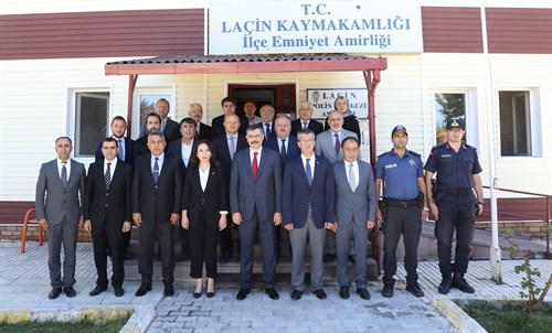 Valimiz Sayın Mustafa ÇİFTÇİ, İlçemizi ziyaret ederek Cuma Namazını yapımı tamamlanan Laçin Yeni Camide kıldı.